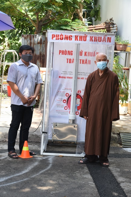 The handover ceremony of saline water purifier and rice ATM machine at Quoc Thoi Pagoda in Ben Tre