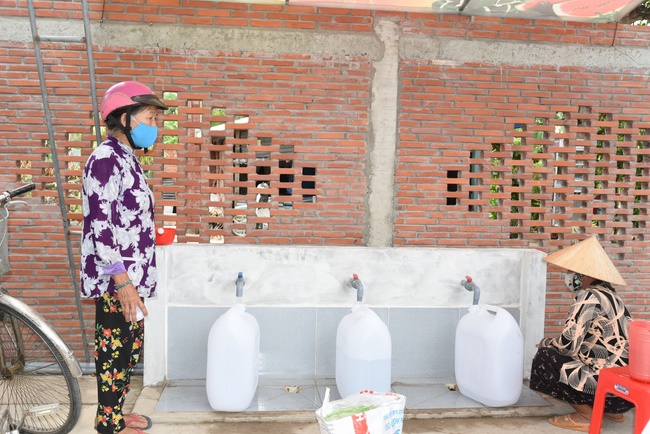 The handover ceremony of saline water purifier and rice ATM machine at Quoc Thoi Pagoda in Ben Tre