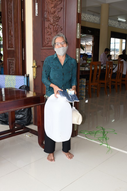 The handover ceremony of saline water purifier and rice ATM machine at Quoc Thoi Pagoda in Ben Tre