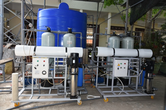 The handover ceremony of saline water purifier and rice ATM machine at Quoc Thoi Pagoda in Ben Tre