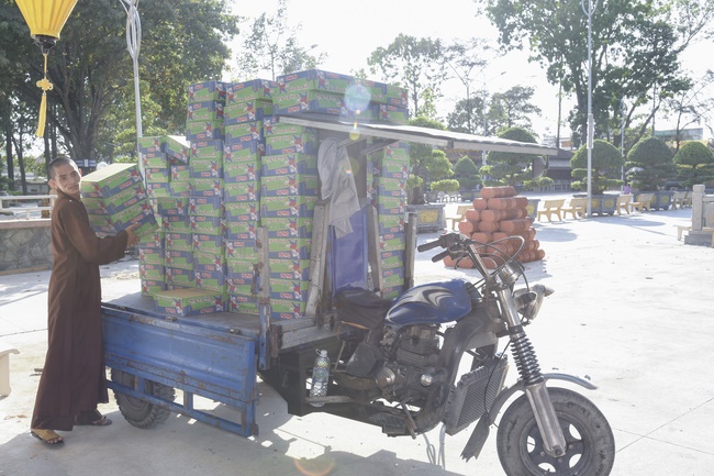 Supporting the 317 Infantry Division, Military Region 7 in Hoc Mon District.