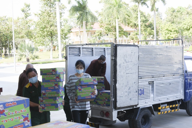 Supporting the 317 Infantry Division, Military Region 7 in Hoc Mon District.