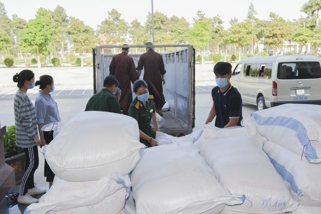 Supporting the 317 Infantry Division, Military Region 7 in Hoc Mon District.