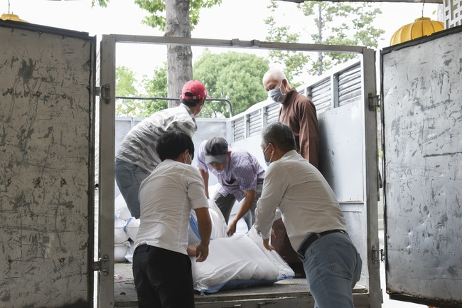 Supporting the 317 Infantry Division, Military Region 7 in Hoc Mon District.