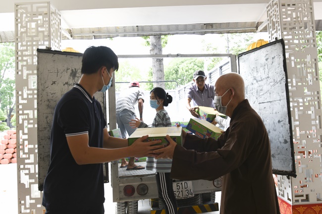 Supporting the 317 Infantry Division, Military Region 7 in Hoc Mon District.