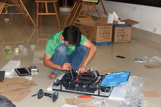 Offering a saltwater filter and a transformer to Quoc Thoi Pagoda in Ben Tre.