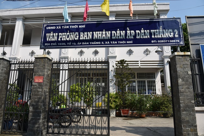 Support for the needy in Hoc Mon district in the epidemic season.