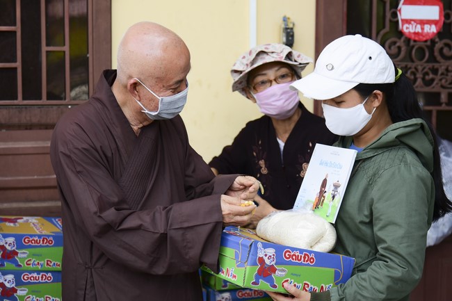 Donating rice for Hung Phap Pagoda, Dong Nai