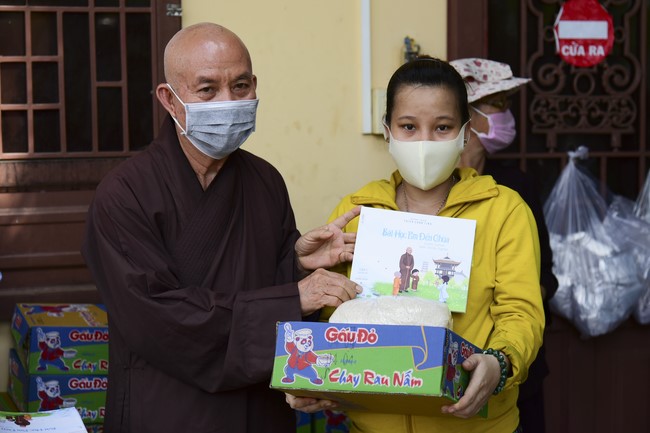 Donating rice for Hung Phap Pagoda, Dong Nai
