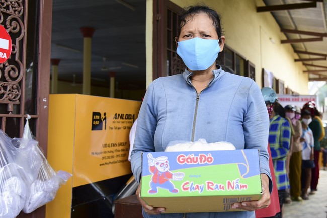 Donating rice for Hung Phap Pagoda, Dong Nai