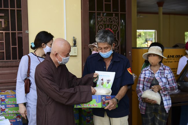 Donating rice for Hung Phap Pagoda, Dong Nai