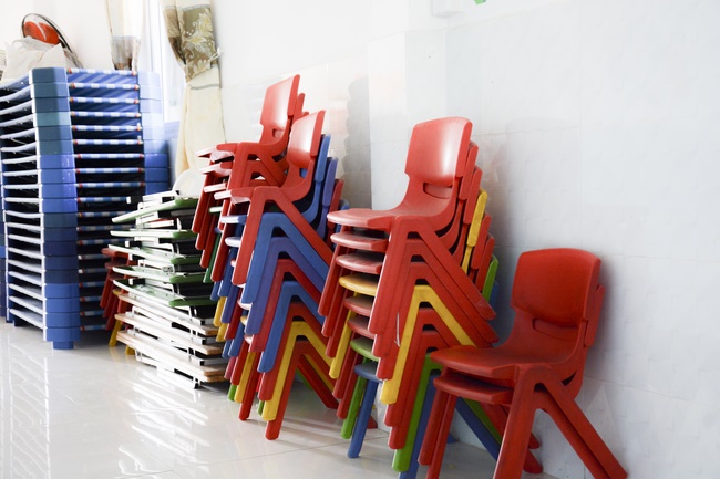 Giving gifts to private preschool in Tan Hiep, Hoc Mon.