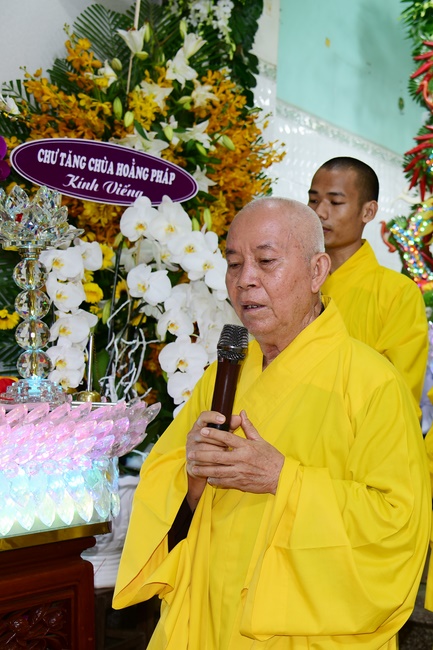 Chanting sutra, praying for the rebirth of spirit Mr. Nguyen Van Duc