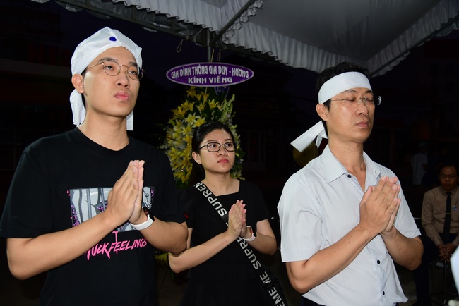 Chanting sutra, praying for the rebirth of spirit Mr. Nguyen Van Duc