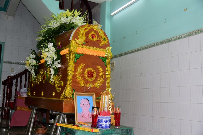 Chanting sutra, praying for the rebirth of spirit Mr. Nguyen Van Duc