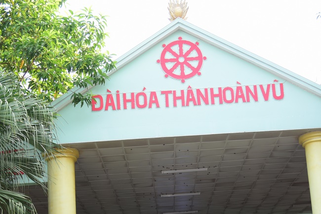 Chanting sutra, praying for the rebirth of spirit Mr. Nguyen Van Duc