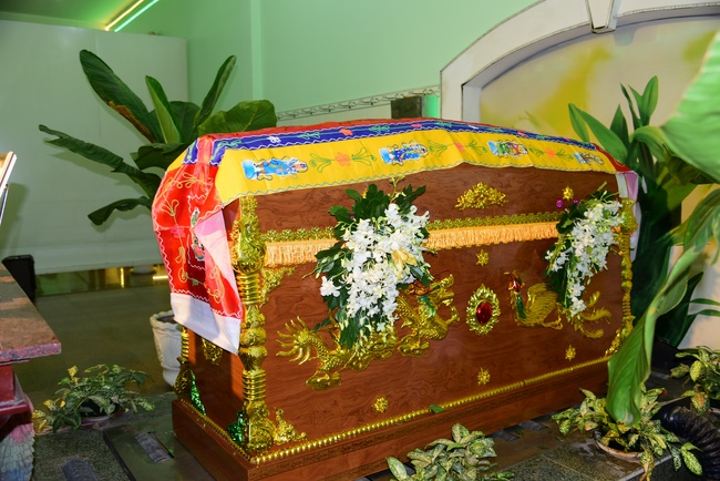 Chanting sutra, praying for the rebirth of spirit Mr. Nguyen Van Duc