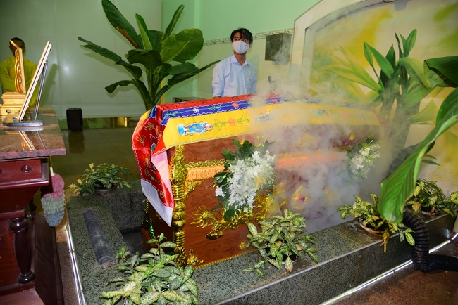 Chanting sutra, praying for the rebirth of spirit Mr. Nguyen Van Duc