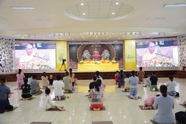 The Three Jewel Refuge Ceremony for cancer ill children coming from the Oncology Hospital