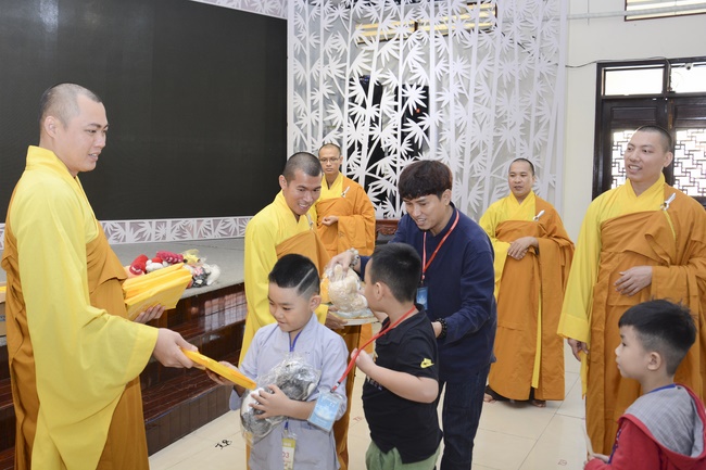 The Three Jewel Refuge Ceremony for cancer ill children coming from the Oncology Hospital