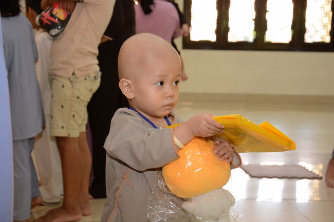 The Three Jewel Refuge Ceremony for cancer ill children coming from the Oncology Hospital
