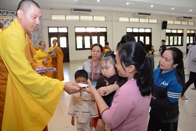 The Three Jewel Refuge Ceremony for cancer ill children coming from the Oncology Hospital
