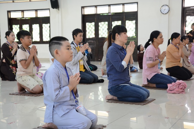 The Three Jewel Refuge Ceremony for cancer ill children coming from the Oncology Hospital