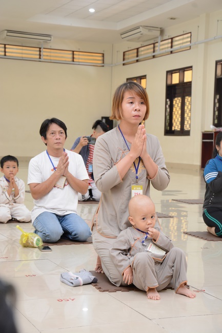 The Three Jewel Refuge Ceremony for cancer ill children coming from the Oncology Hospital
