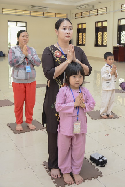 The Three Jewel Refuge Ceremony for cancer ill children coming from the Oncology Hospital