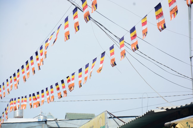 Preparing for the Great Ceremony of Buddha's Birthday (part 1)