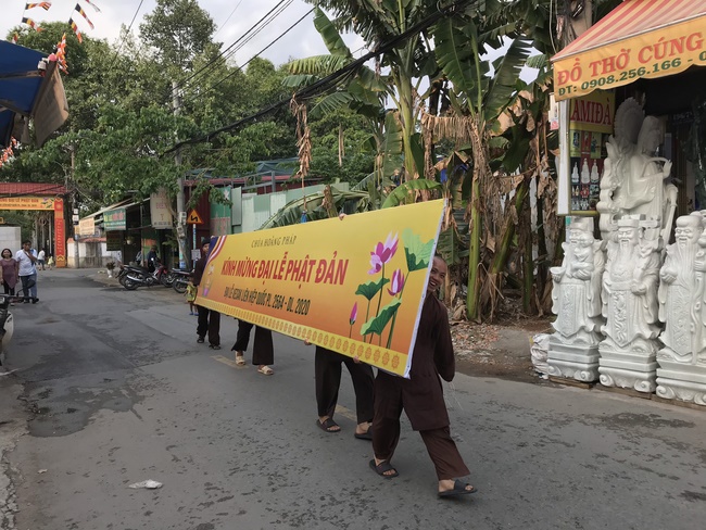 Preparing for the Great Ceremony of Buddha's Birthday (part 1)