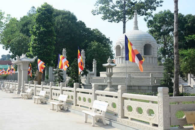 Preparing for the Great Ceremony of Buddha's Birthday (part 1)