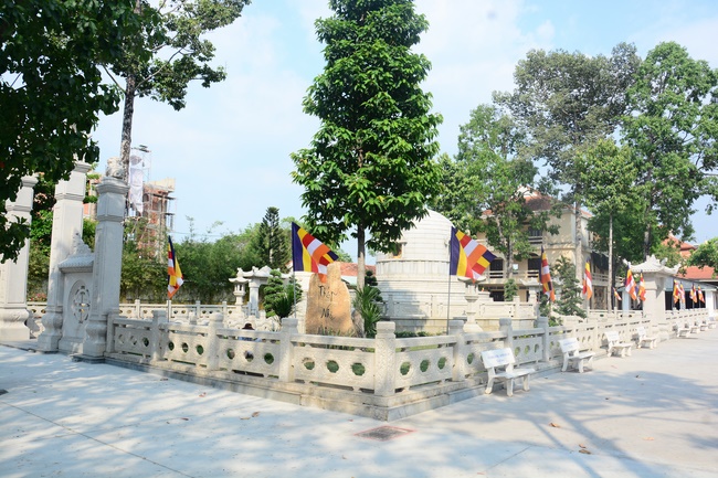 Preparing for the Great Ceremony of Buddha's Birthday (part 1)