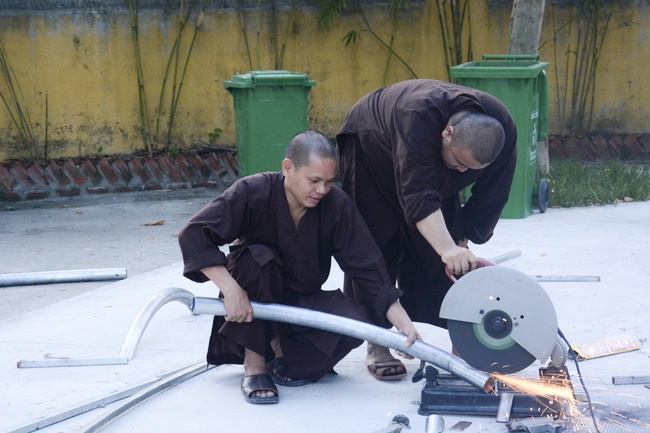 Preparing for the Great Ceremony of Buddha's Birthday (part 1)