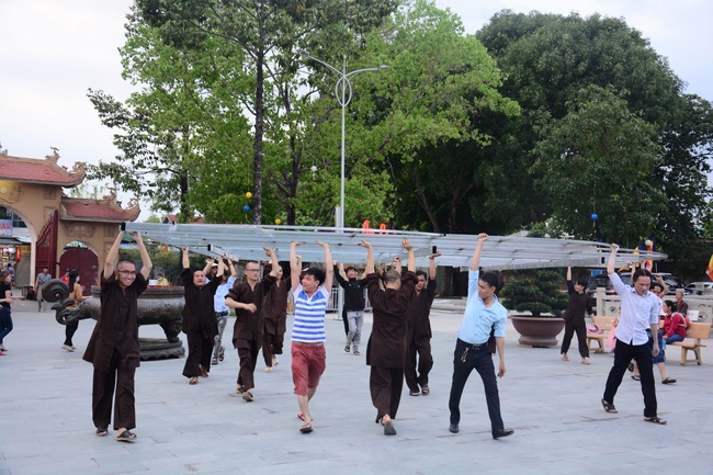 Preparing for the Great Ceremony of Buddha's Birthday (part 1)