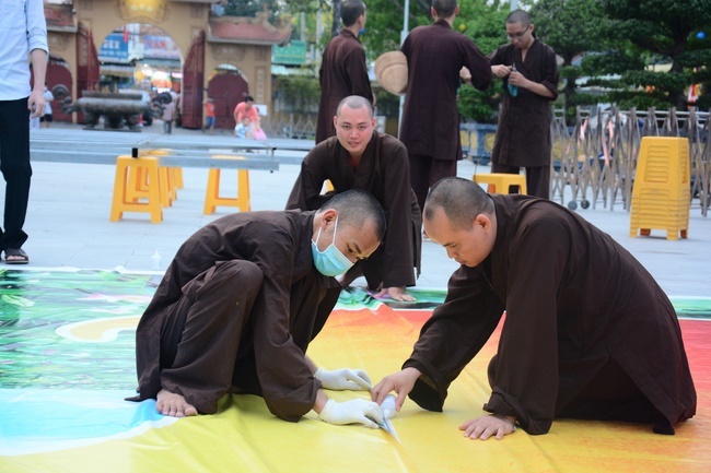 Preparing for the Great Ceremony of Buddha's Birthday (part 1)