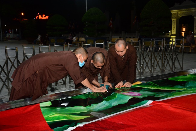 Preparing for the Great Ceremony of Buddha's Birthday (part 1)