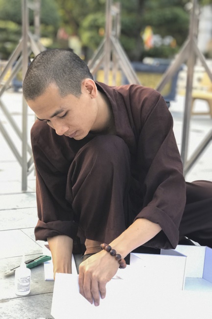 Preparing for the Great Ceremony of Buddha's Birthday (part 1)