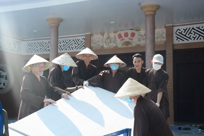 Preparing for the Great Ceremony of Buddha's Birthday (part 1)