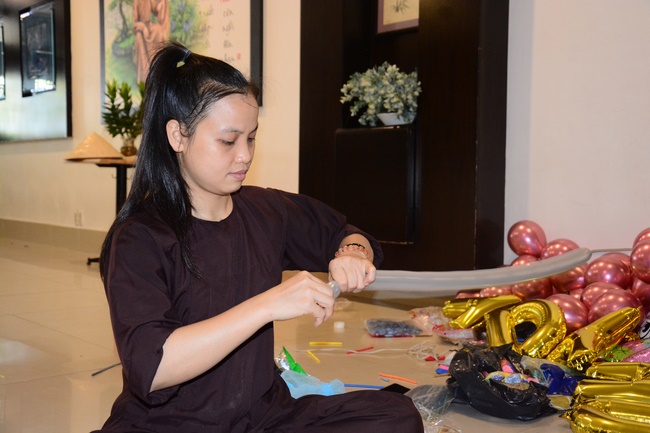 Preparing for the Great Ceremony of Buddha's Birthday (part 1)