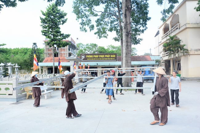 Preparing for the Great Ceremony of Buddha's Birthday (part 1)