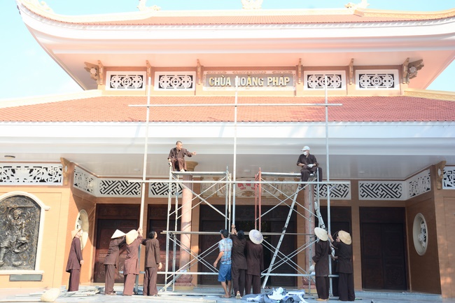 Preparing for the Great Ceremony of Buddha's Birthday (part 1)