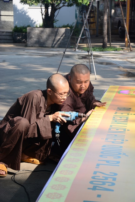 Preparing for the Great Ceremony of Buddha's Birthday (part 1)