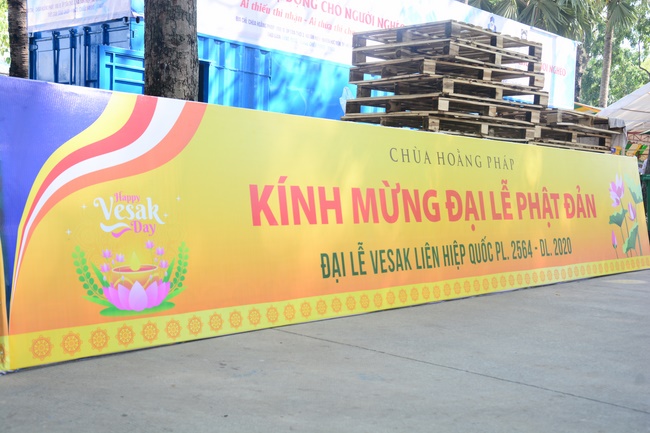 Preparing for the Great Ceremony of Buddha's Birthday (part 1)