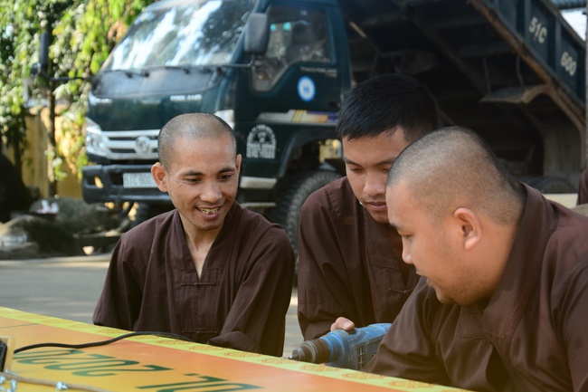 Preparing for the Great Ceremony of Buddha's Birthday (part 1)
