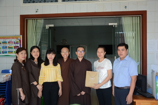 Tặng quà giáo viên trường mầm non tư thục tại Tân Thới Nhì, Hóc Môn