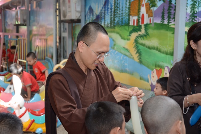 Tặng quà giáo viên trường mầm non tư thục tại Tân Thới Nhì, Hóc Môn