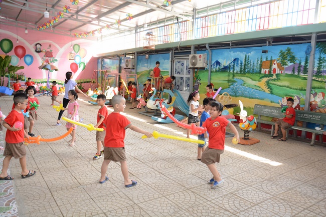 Tặng quà giáo viên trường mầm non tư thục tại Tân Thới Nhì, Hóc Môn