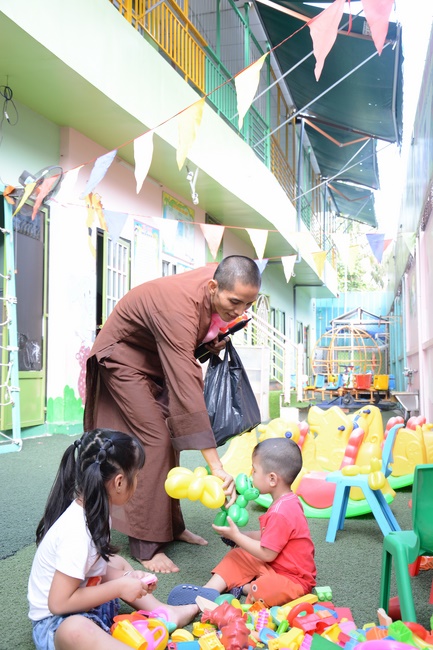 Tặng quà giáo viên trường mầm non tư thục tại Tân Thới Nhì, Hóc Môn