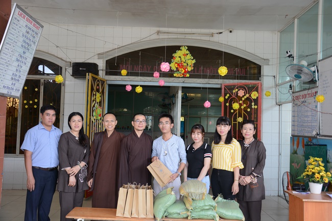 Tặng quà giáo viên trường mầm non tư thục tại Tân Thới Nhì, Hóc Môn